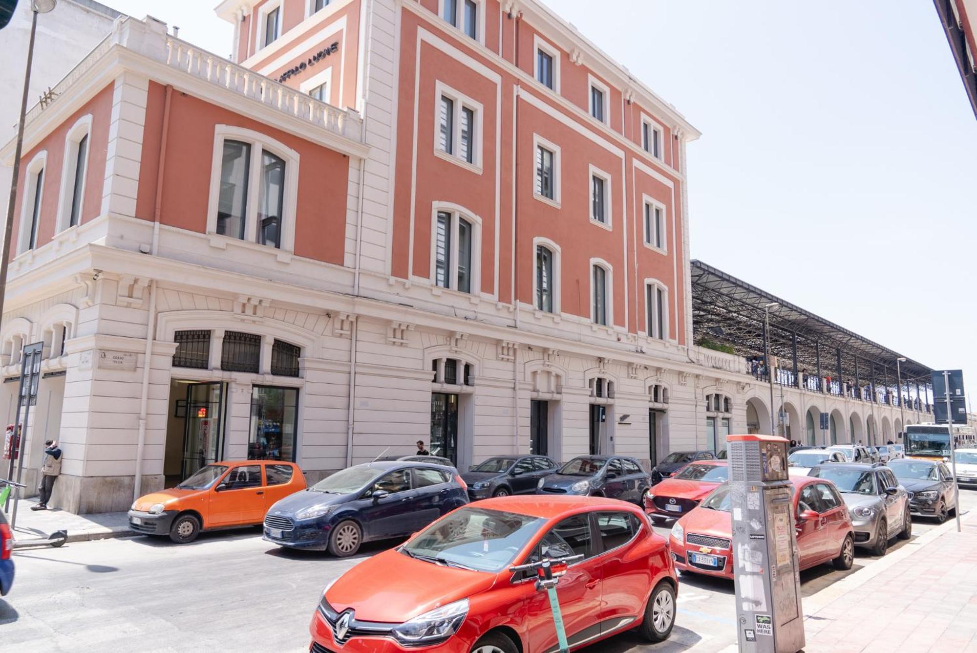 Shl _ Grandi Stazioni _ Bari Centrale Екстериор снимка